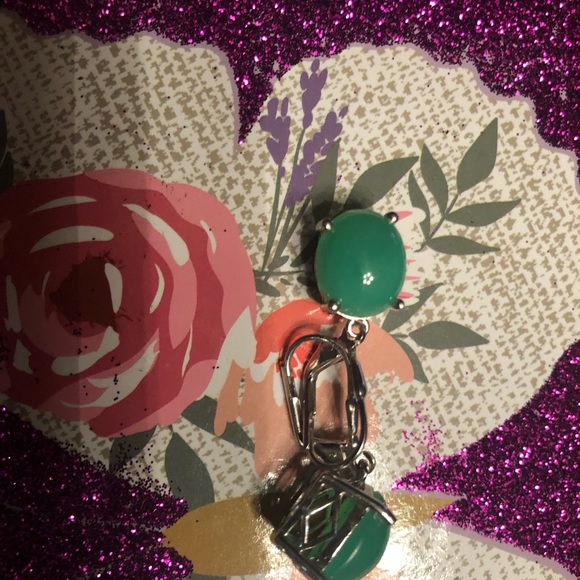 Sterling silver green stone earrings. - Picture 3 of 3